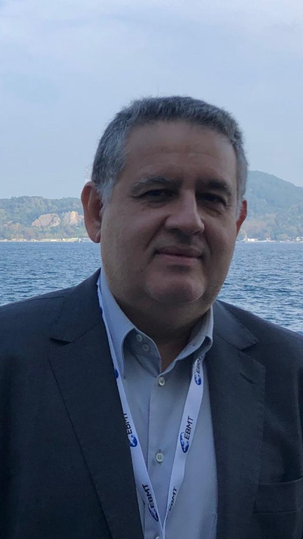 Prêmio anual que reconhece cientistas de TMO é concedido a profissional do HUWC