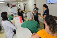 Ação leva informação para profissionais de diversas áreas do HC sobre saúde da coluna