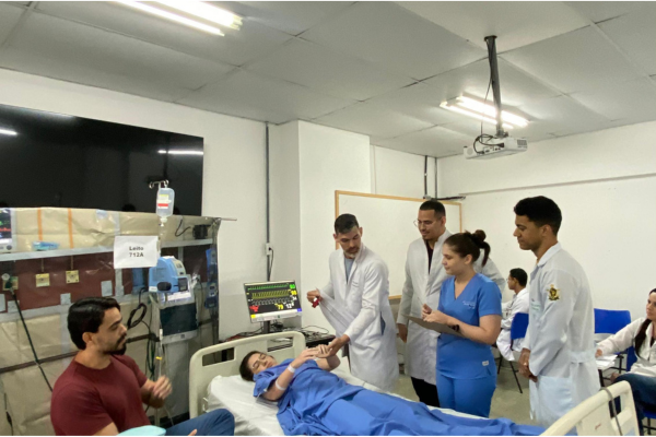 Simulação realística em conciliação medicamentosa (site) (2).png