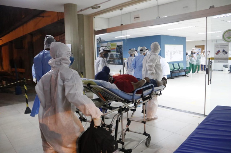 HC-UFPE recebe cinco pacientes com Covid-19 de Manaus