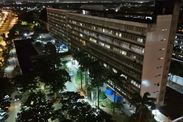 HC-UFPE - fachada - noite.jpeg