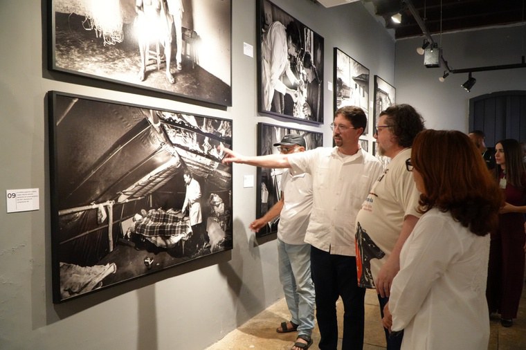 Exposição “Mais Médicos” evidencia histórias de cuidado e fortalece debate sobre formação médica e SUS