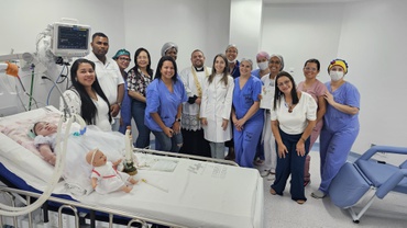 Equipe e familiares juntos para o batismo da Izabela
