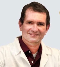 O microcirurgião Alex Carvalho. Foto: arquivo pessoal.