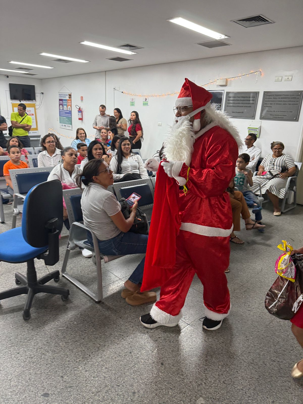 Entrega dos presentes do Natal Solidário