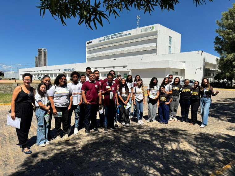 HU-Univasf recebe estudantes para atividade educativa sobre prevenção de acidentes de trânsito