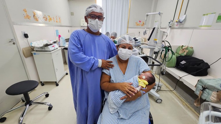 “Sou mãe de um bebê milagre”: conheça a trajetória de Kelly Faustino no HUAB
