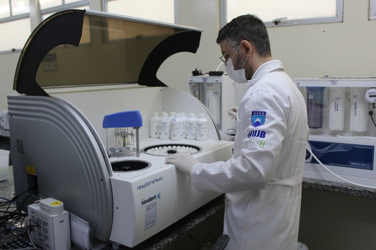 HUJB-UFCG participa de programa que avalia a qualidade de exames laboratoriais realizados na instituição