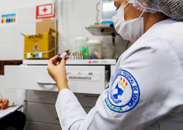 Capacitação e cuidados farmaceuticos.png