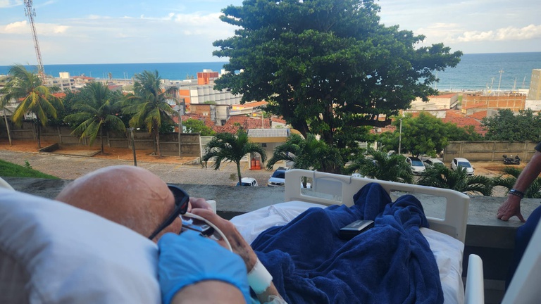 HUOL-UFRN promove momento de cuidado humanizado à beira-mar