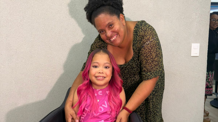 “A menina do cabelo cor-de-rosa”: Huol-UFRN realiza sonho de adolescente em celebração de 15 anos