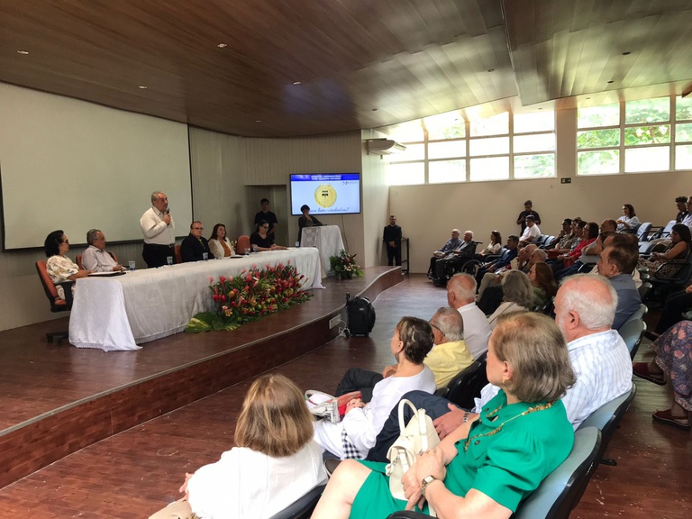 Aula da saudade turma medicina 1973.jpeg