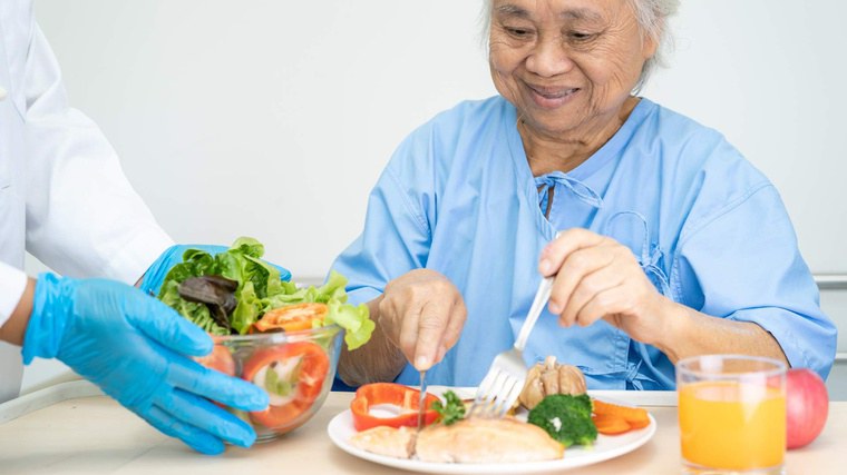 Cuidado individualizado com a pessoa idosa faz a diferença no tratamento do diabetes