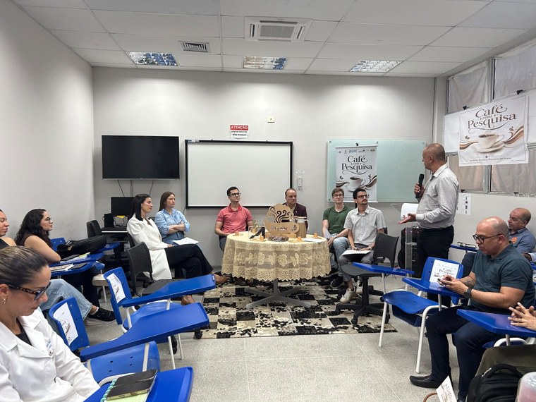 Café com Pesquisa trouxe debate sobre pesquisa desenvolvida na UTI Neonatal do HUPAA