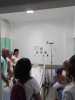 Projeto leva música aos leitos e aproxima pacientes, acompanhantes e equipes no Hupes-UFBA
