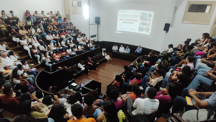 210 estudantes de graduação e ensino técnico são acolhidos(as) no Hupes-UFBA para atividades práticas