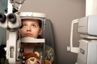 Retinoblastoma: atenção aos sinais nos olhos das crianças pode ajudar no diagnóstico precoce