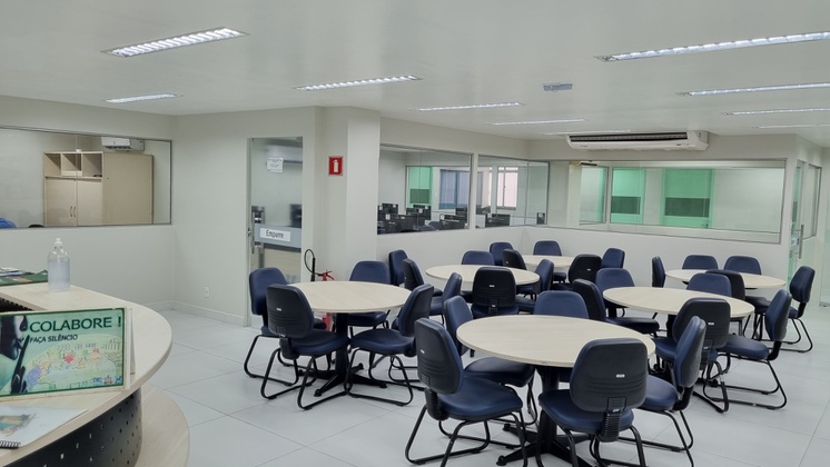 1. Salão de leitura – Capacidade de 30 pessoas.