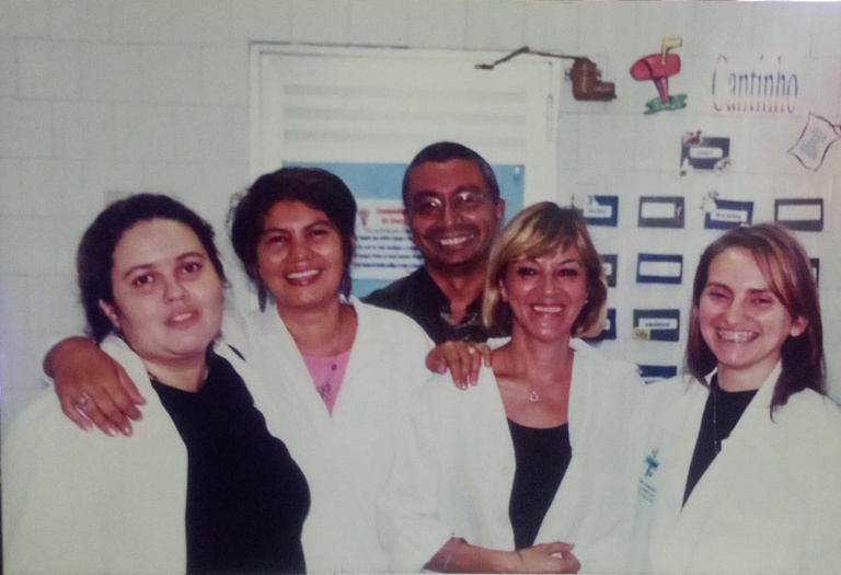 Amandio e equipe.jpg