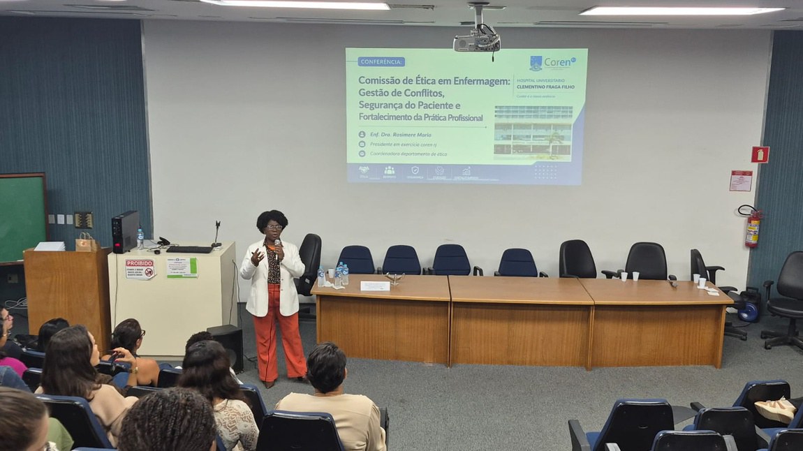 Semana de Enfermagem do HUCFF debate ciência, ética e valorização profissional no cuidado em saúde