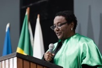 A voz da primeira patronesse negra da Medicina UFRJ