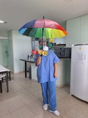 A campanha convidou todos os profissionais do Bloco Cirúrgico do HC-UFMG a permanecerem “sob a proteção da Sombrinha da Segurança”.
