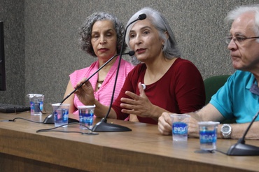 Andrea Silveira durante discurso na abertura do evento