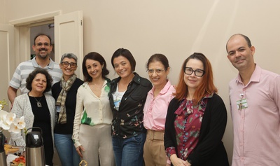 Membros do comitê e representantes das unidades que serão atendidas pelo novo CEP: demanda antiga. Foto: CCS | Faculdade de Medicina da UFMG