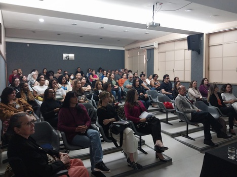 Pacientes, familiares e profissionais participaram so seminário
