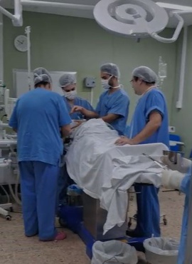 Cirurgia ginecológica durante mutirão
