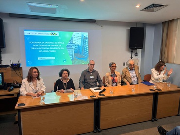 José Sabino de Oliveira e Monalisa Gresta são homenageados pelo HC-UFMG