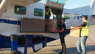 Insumos são embarcados em aeronave com destino ao RS