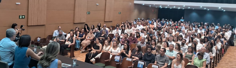 Maio Roxo (1900 × 600 px).png
