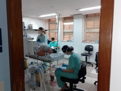 Dezoito pacientes foram selecionados da fila de espera para realizarem o exame