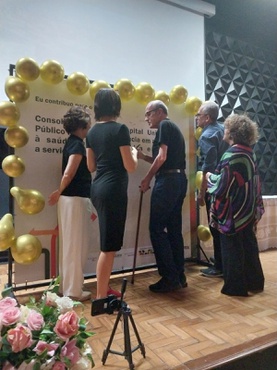 Gestores e Presidente do Conselho de Saúde do HC assinam painel com a declaração da visão