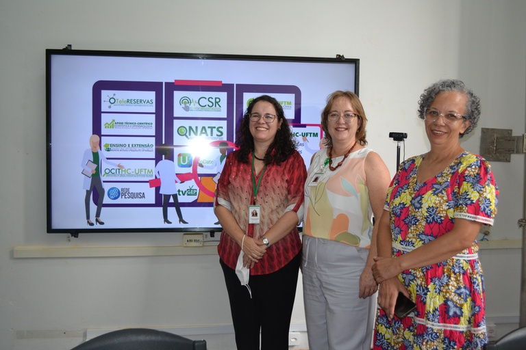 Dra Luciana (Super), Prof. Marlene (Gerente GEP) e Prof. Marinalva (Reitora).jpg
