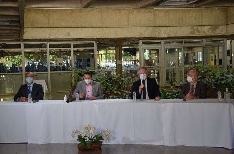 Setor de Oncologia do Hospital de Clínicas da UFU ganha novo Acelerador Linear