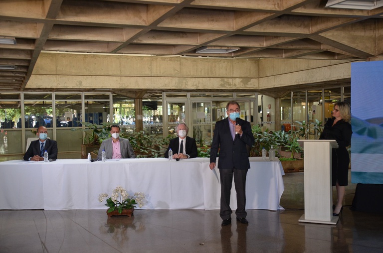 Setor de Oncologia do Hospital de Clínicas da UFU ganha novo Acelerador Linear