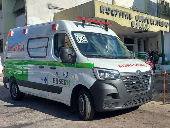 Nova ambulância renova frota de remoção de pacientes, disponibilizando equipamentos de ponta e aprimorando a qualidade do transporte entre as unidades do hospital. Total investido nela foi de R$ 297 mil. 