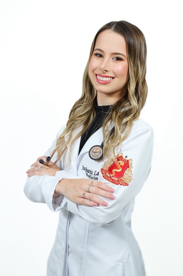 Ana Beatriz Lanzieri é  acadêmica do curso de Medicina da UFJF e coautora da obra. Foto - Arquivo pessoal