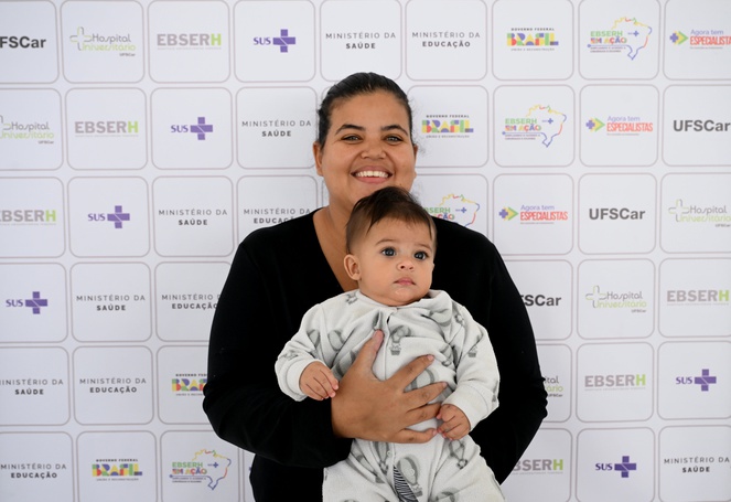 Samuel Henrique dos Santos Oliveira, e sua mãe, Talia