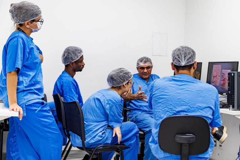 Alunos de graduação durante estágio