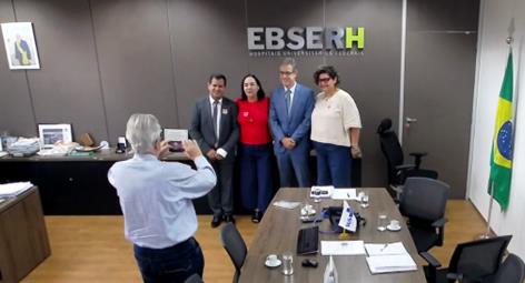 Gestores que estivam em Brasília com o presidente da Ebserh.
