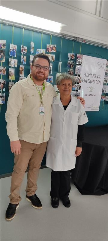 Chico e a mãe, Maria do Carmo, no HU-UFSCar.