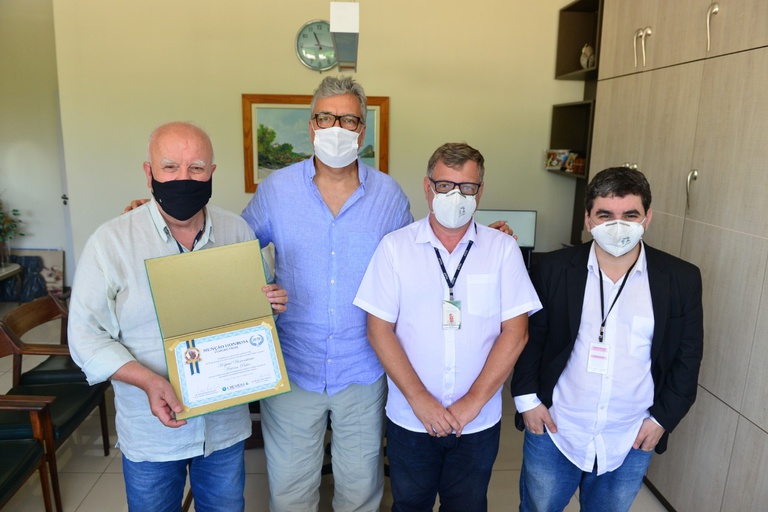 Hospital Universitário Antônio Pedro recebe comenda do CREMERJ