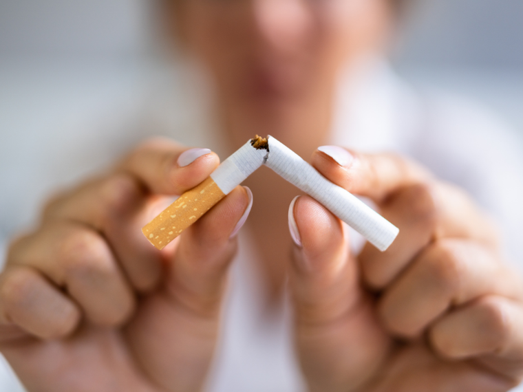 Parar de fumar é a medida mais eficaz para prevenir câncer no pulmão, alerta especialista do Huap-UFF