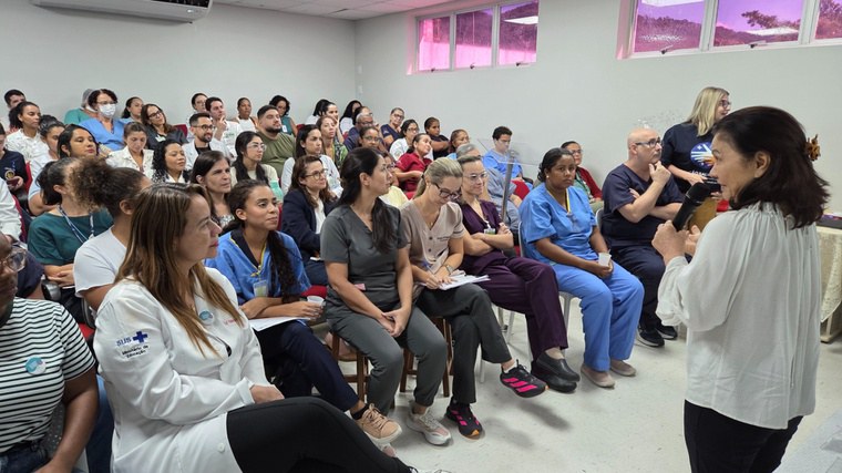 Equipe do Hucam-Ufes marca campanha de higiene das mãos com atividades lúdicas, palestra e homenagens