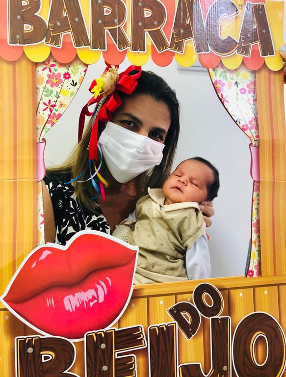 Elaine e o bebê Thiago