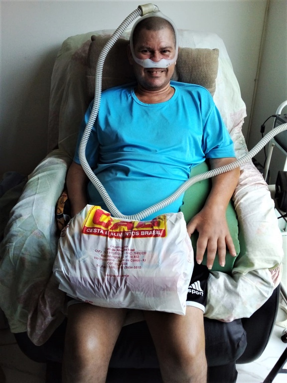 Paciente com doenças raras recebe cesta de alimentos