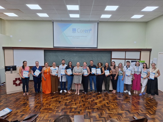 Membros empossados na CEE.